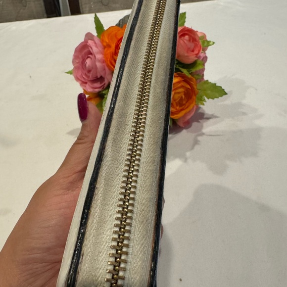 Authentic Gucci zippy wallet - Picture 8 of 11